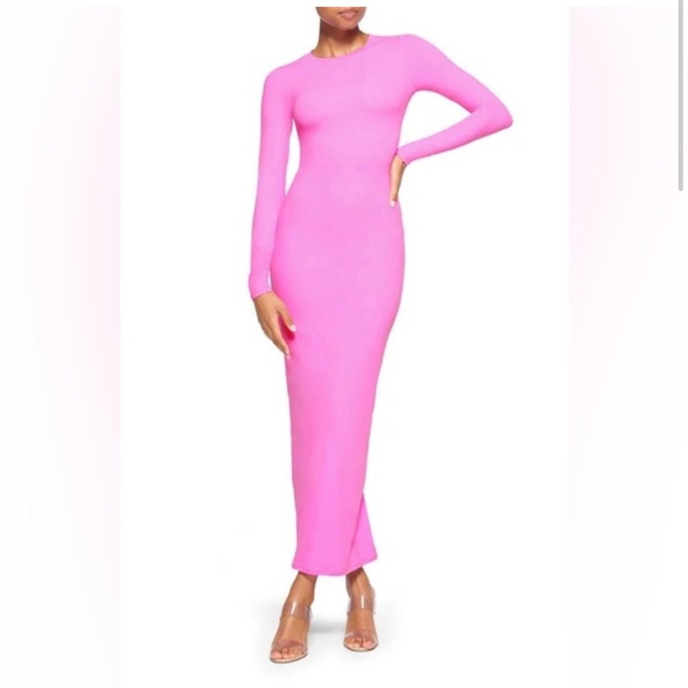 Skims pink dress